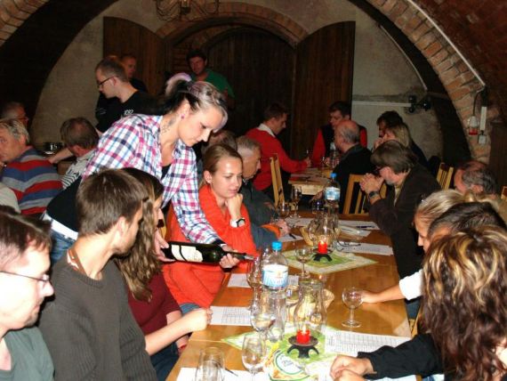 Rodinné oslavy a výročí s vínem a hudbou